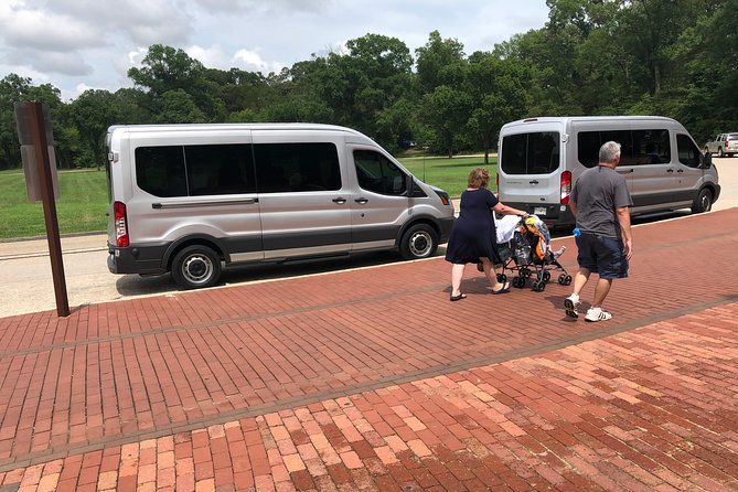 3-Hour Private Customizable Washington DC City Tour by Luxury Van - World War II Memorial between the two ends of the Mall