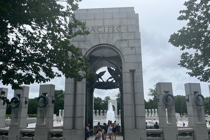 3- Hour Private Customizable Washington, DC Tour - Jefferson Memorial: a short walk to a major interior view