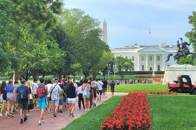 4-Hour Guided Tour in Spanish to Discover Washington DC - L’Enfant Plaza gives you a useful finish