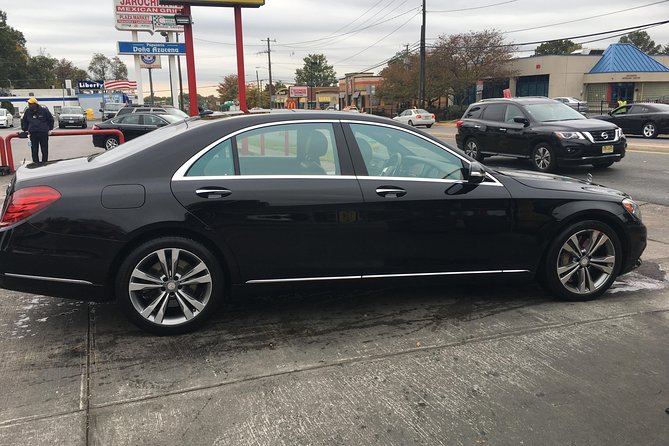 4 Hours Private Chauffeured DC Sight Seeing Tour / SUV & Sedan - The White House and Washington Monument