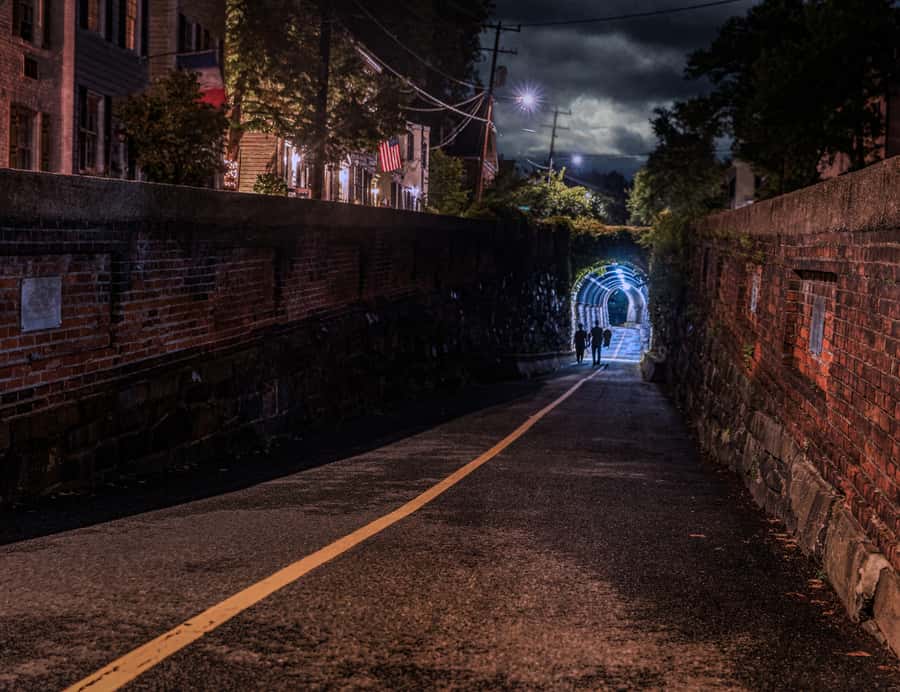 Alexandria: Phantoms of the Potomac Walking Tour - The guide can make or break the evening