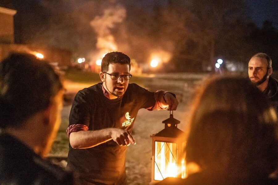 Alexandria: Ultimate Dead of Night Walking Ghost Tour - Meeting the guide beside Gadsbys Tavern