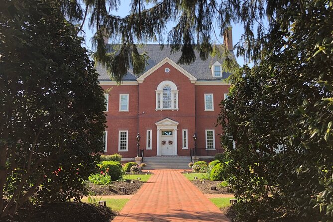 Annapolis Historic Walking Tour at Harbor and Naval Academy - St. John’s College adds an academic counterpoint