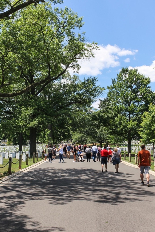 Arlington Cementary & Guard Ceremony with Iowa Jima Memorial - Why this Arlington tour works best in the morning