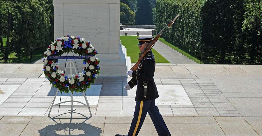 Arlington Cementary & Guard Ceremony with Iowa Jima Memorial - The Tomb of the Unknown Soldier and the Changing of the Guard