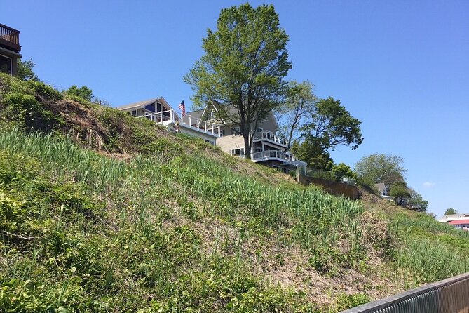 Chesapeake Beach Guided Walking Tour - The Cliffs - The Cliffs of Calvert and the homes above the bay