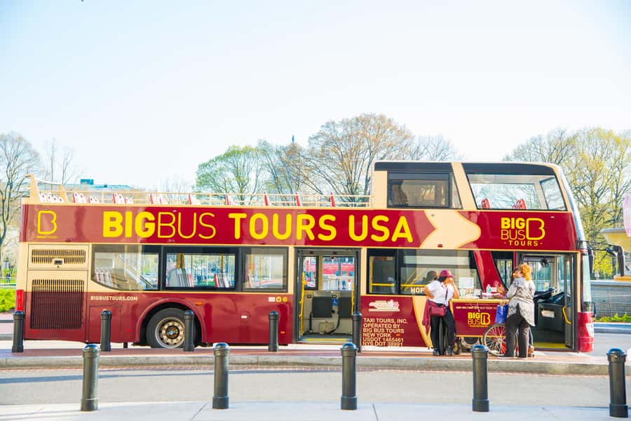 DC: Hop-on Hop-off Tour by Open-top Bus with 17 Stops - The memorials along the National Mall