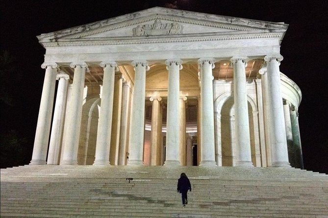 DC Lights Night Tour - The White House stop: a short look at presidential Washington