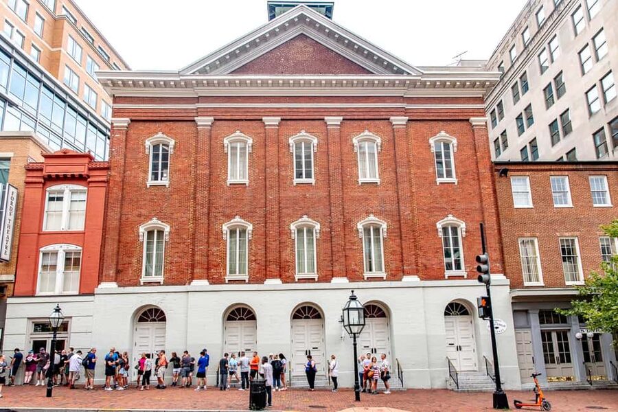 DC: Lincoln Assassination Walking Tour with Ford's Theatre - Why this assassination tour works on foot