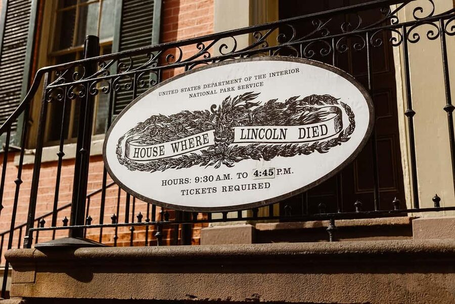 DC: Lincoln's Assassination 2 Hour Nighttime Walking Tour - Baptist Alley and the escape route