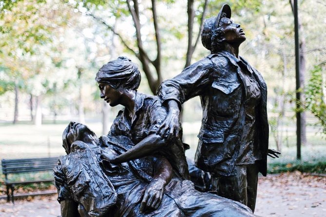 DC Mall w/ Washington Monument Ticket Exclusive Guided Tour - World War II Memorial and its 4,048 stars