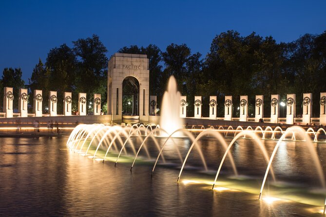 DC Monuments by Moonlight: Small Group Walking Tour - Ending at the Lincoln Memorial