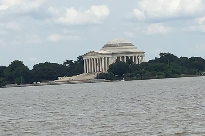 DC Monuments & Memorials Guided Minibus City Tour - What you may see between the four main stops