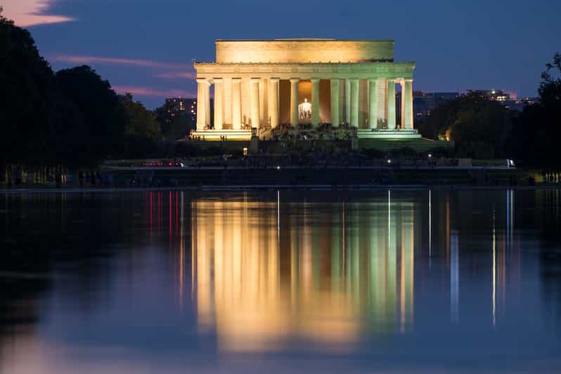 DC: Monuments & Memorials Sunset Tour by Open-top Bus - Why Washington looks better after sunset