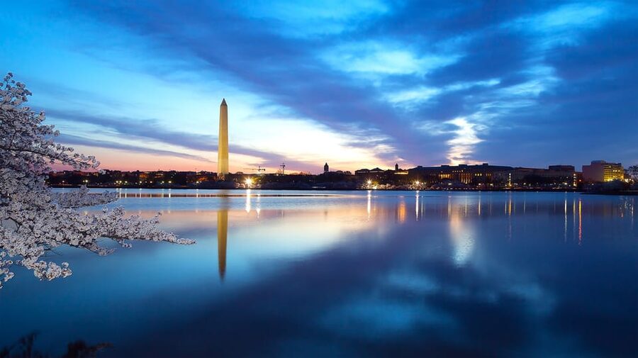 DC: Monuments & Memorials Sunset Tour by Open-top Bus - The White House, Capitol Building, and WWII Memorial