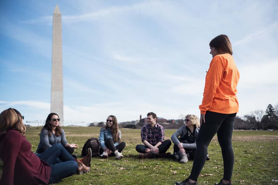 DC: National Mall 2.5 Hr Tour & Washington Monument Tickets - Finding Kilroy at the World War II Memorial