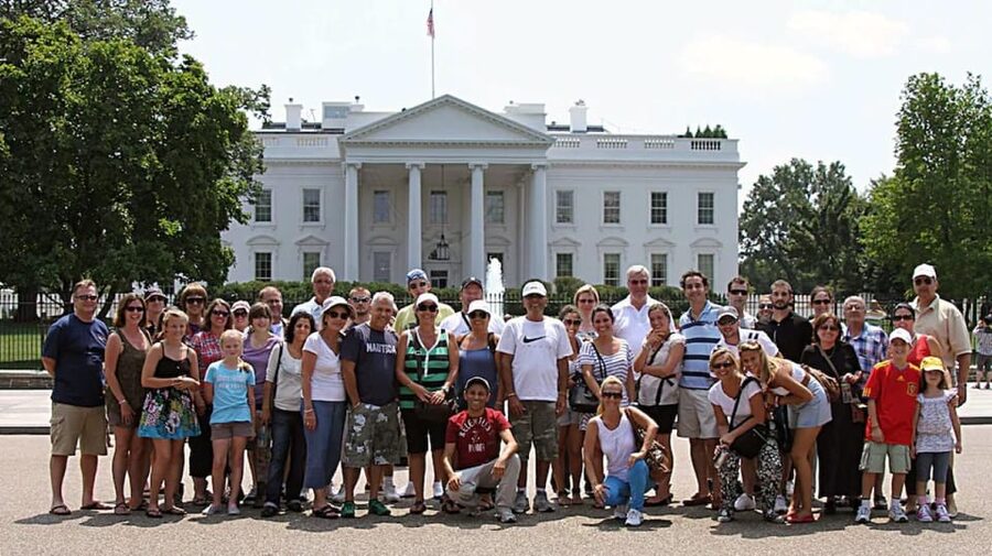 DC: White House, National Mall and Lincoln Memorial Tour - Lafayette Square and the White House from two angles