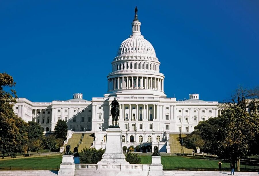 DC: White House, National Mall and Lincoln Memorial Tour - Crossing the National Mall toward the Washington Monument