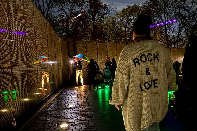 Discounted DC Night Tour With Magic LED- Snacks, LED Bracelets - The Capitol and the shape of American government