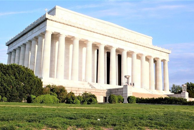 Discover DC Private Tour – (Up to 12 Guests) - Washington Monument and the memorials around the Tidal Basin