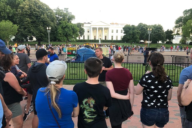 Dreaded Dead Descent of the District: DC Ghost Tour - The White House Visitor Center area and the Lincoln stories