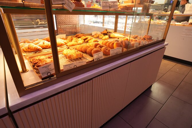 Eat Like a Local: Downtown DC Food Tour with 4 Tastings - Why the 12-person limit matters