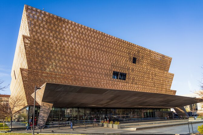 Essential Smithsonian Tour with NMAAHC Timed Entry - Why this Smithsonian sampler works