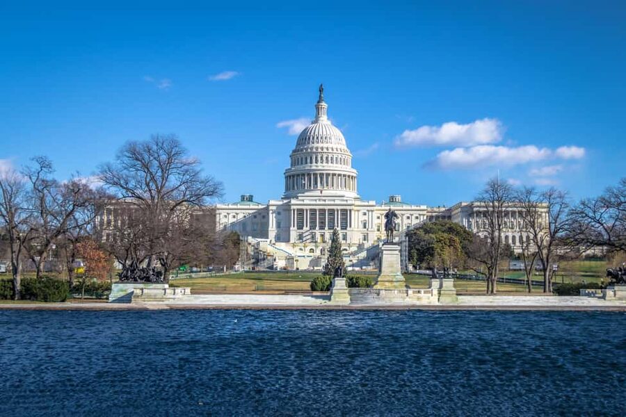 From NYC: Washington Highlights Guided One Day Tour - The return ride and the Manhattan skyline