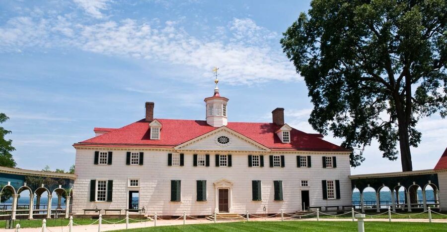 From Washington DC: Old Town Alexandria & Mount Vernon Tour - The ride from central DC to Alexandria