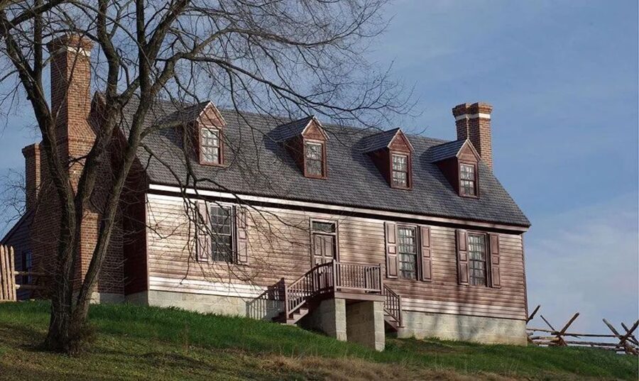 George Washington's Mount Vernon Tour & Old Town Alexandria - Seeing Old Town Alexandria from the road