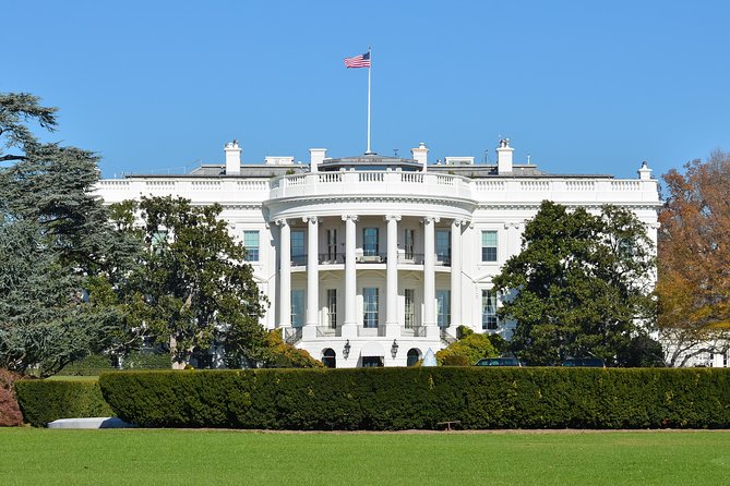 Grand Sightseeing Tour of Washington DC - The guide makes or breaks the morning