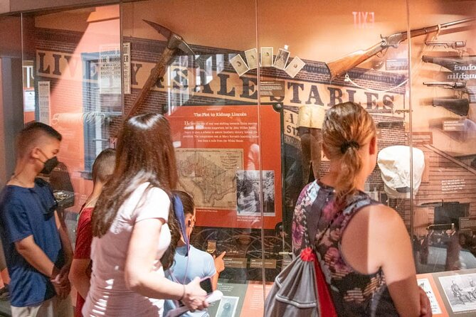 Lincoln Assassination with Ford's Theatre & Petersen House Entry - Entering Ford’s Theatre after the street story
