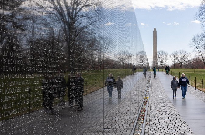 Monuments and Memorials Night Walking Tour - Finishing near the 555-foot Washington Monument