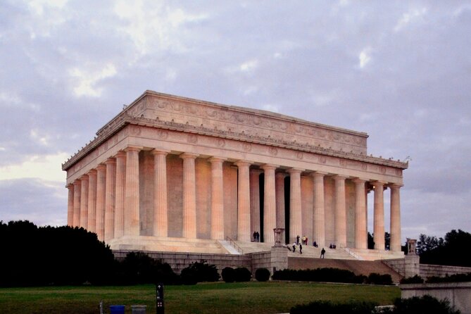 Monuments of DC Tour with Washington Monument or Museum Tickets - The White House exterior and a useful reality check