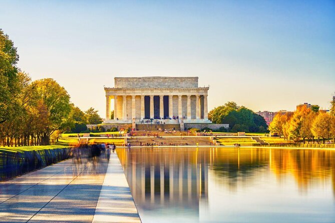 National Mall Monuments Night Tour with 10+ Stops, Entry Tickets - Why the monuments work so well at night