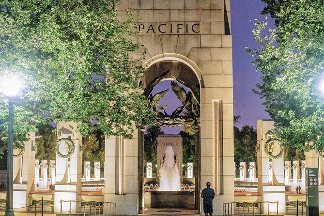 National Mall Night Tour with Washington Monument & 2 Museums - The Lincoln Memorial is one of the evening’s best stops