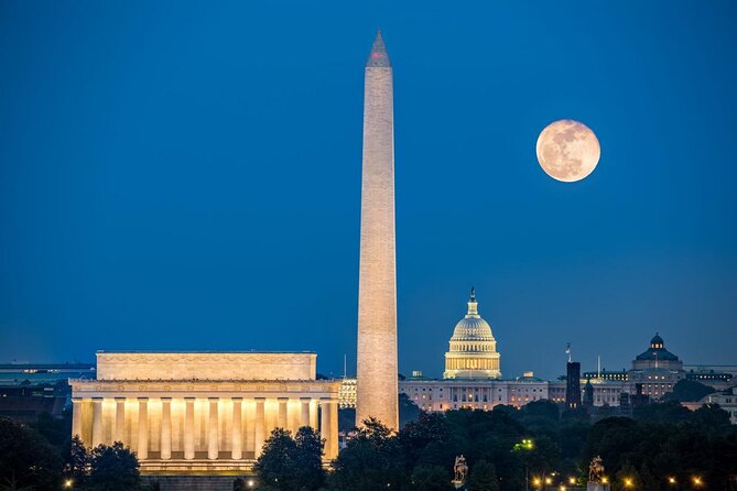 National Mall Night Tour with Washington Monument & 2 Museums - The World War II Memorial looks striking under lights