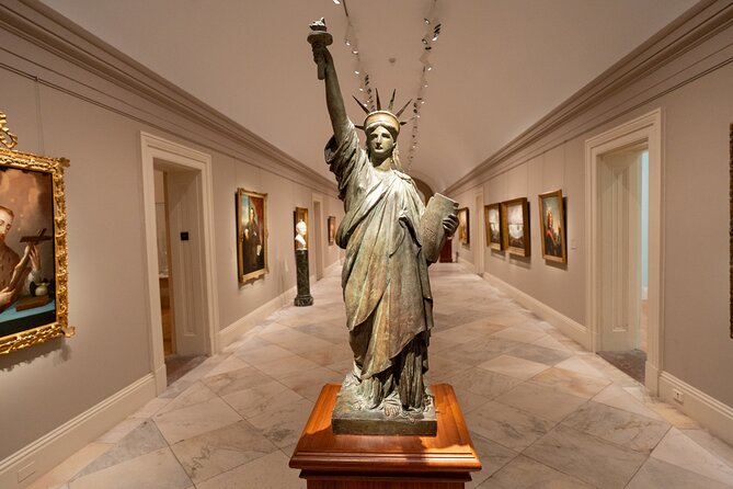 National Portrait Gallery & American Art Museum Semi-Private Tour - Entering the National Portrait Gallery