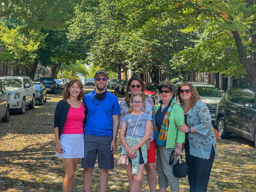 Old Town Alexandria: Southern Comfort Food & History Tour - The waterfront, public art, and architecture