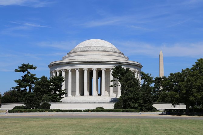 Open-Top or Glass-Top National Mall Bus Tour Plus Seasonal Cruise - White House views, with no inside visit