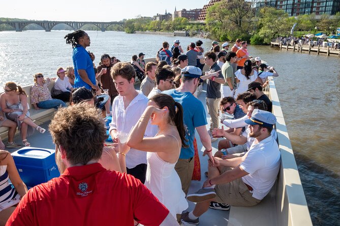 Party Yacht Cruise along Potomac River - The Lincoln Memorial and Memorial Bridge