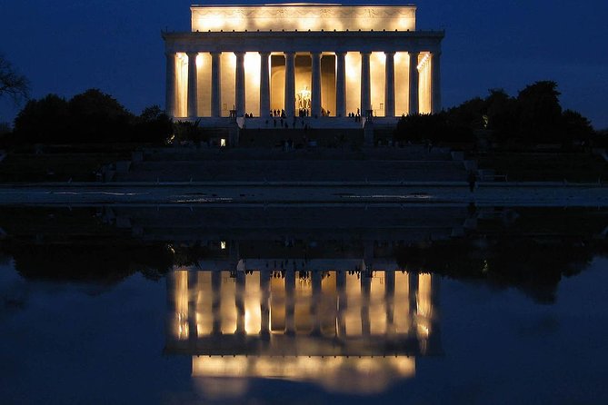 Private Night-Time Monuments Tour of DC for up to 10 Guests - Why Washington DC works so well at night