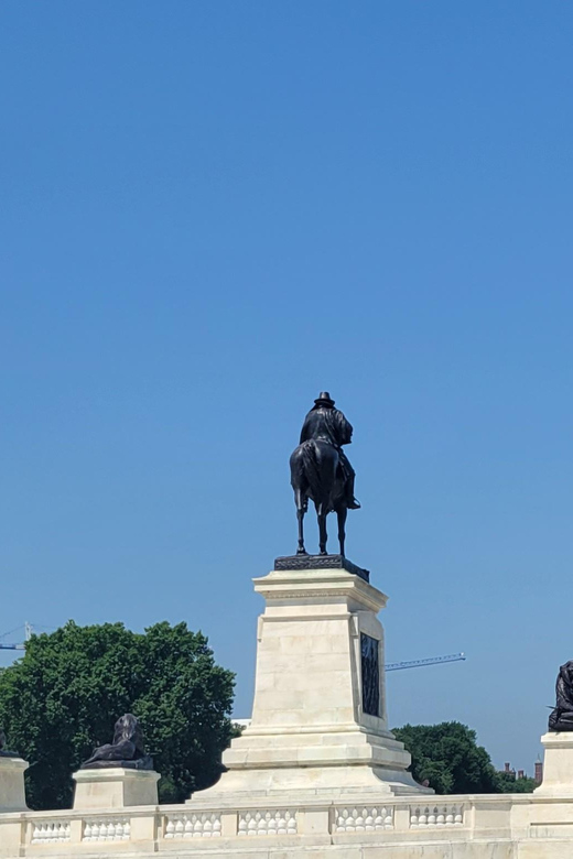 Private Washington DC Grand Tour with Changing of the Guard. - A fast first look at Washington’s great symbols
