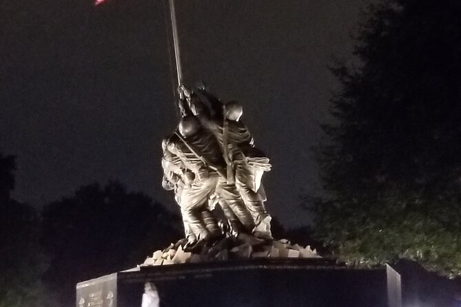 Private Washington DC Night Tour with Stops at 6 Top Sites - What the guides add to the ride