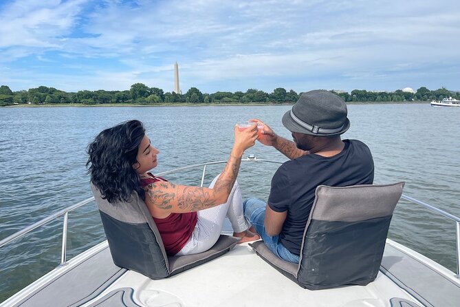 Private Yacht Tour along Washington DC Waterfront - Washington Monument and Lincoln Memorial from the river
