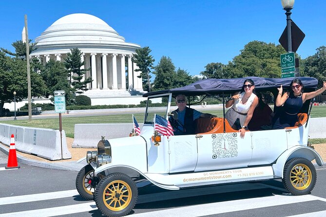 Public or Private DC Moonlight Tour by E-Cart or Vintage Car - A two-hour introduction to Washington’s big sights