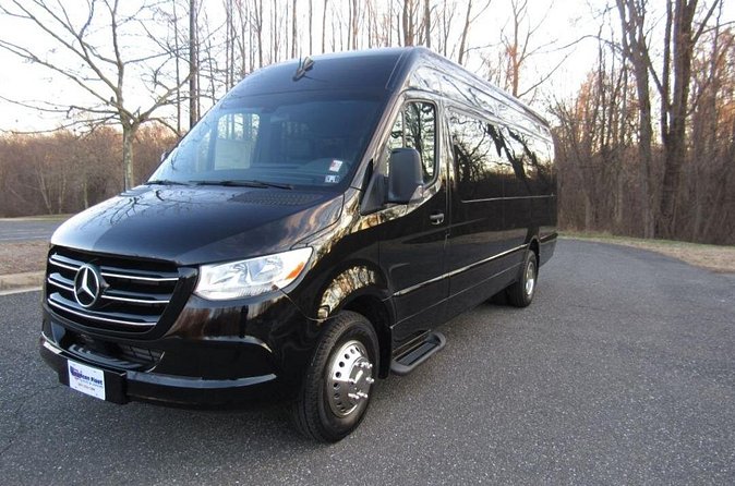 Roberts Luxury Transportation Shuttle Private Sightseeing Tour - The Washington Monument and the broad National Mall
