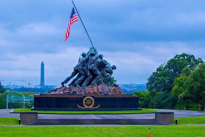 Small Group Monuments Tour with Changing of the Guard - Lincoln Memorial, Korean War Memorial, and Vietnam Wall