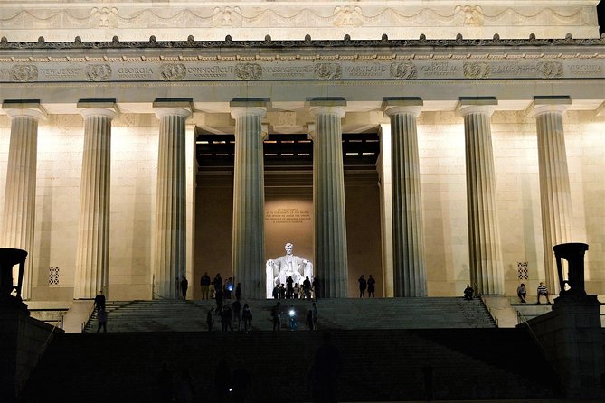 Small Group National Mall Night Tour with 10 Top Attractions - The Lincoln Memorial and its nighttime view