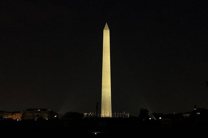 Small Group Washington DC Night Tour - World War II Memorial and Washington Monument